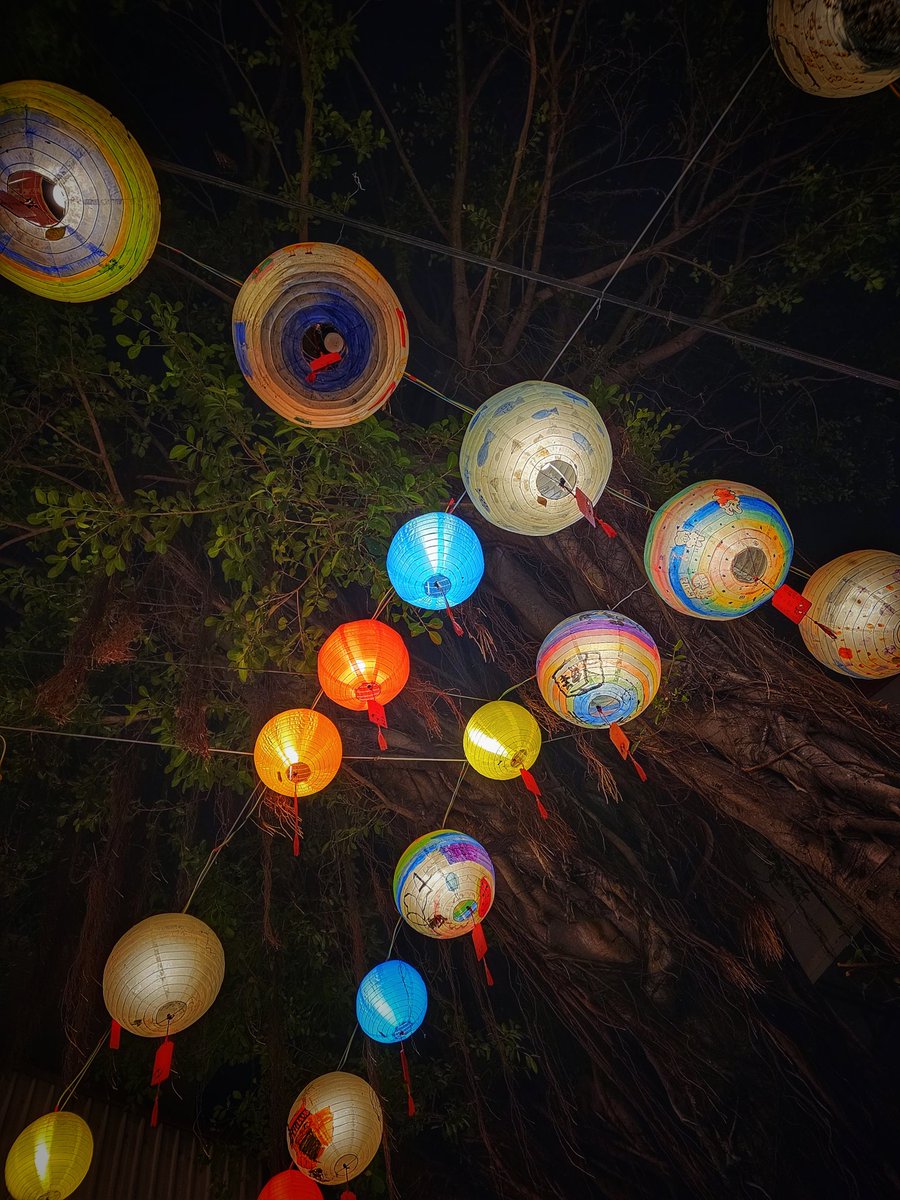 trees and lanterns 

#台湾 #台南 #Taiwan #trees #nightphotography #lanterns 
©️skinskin