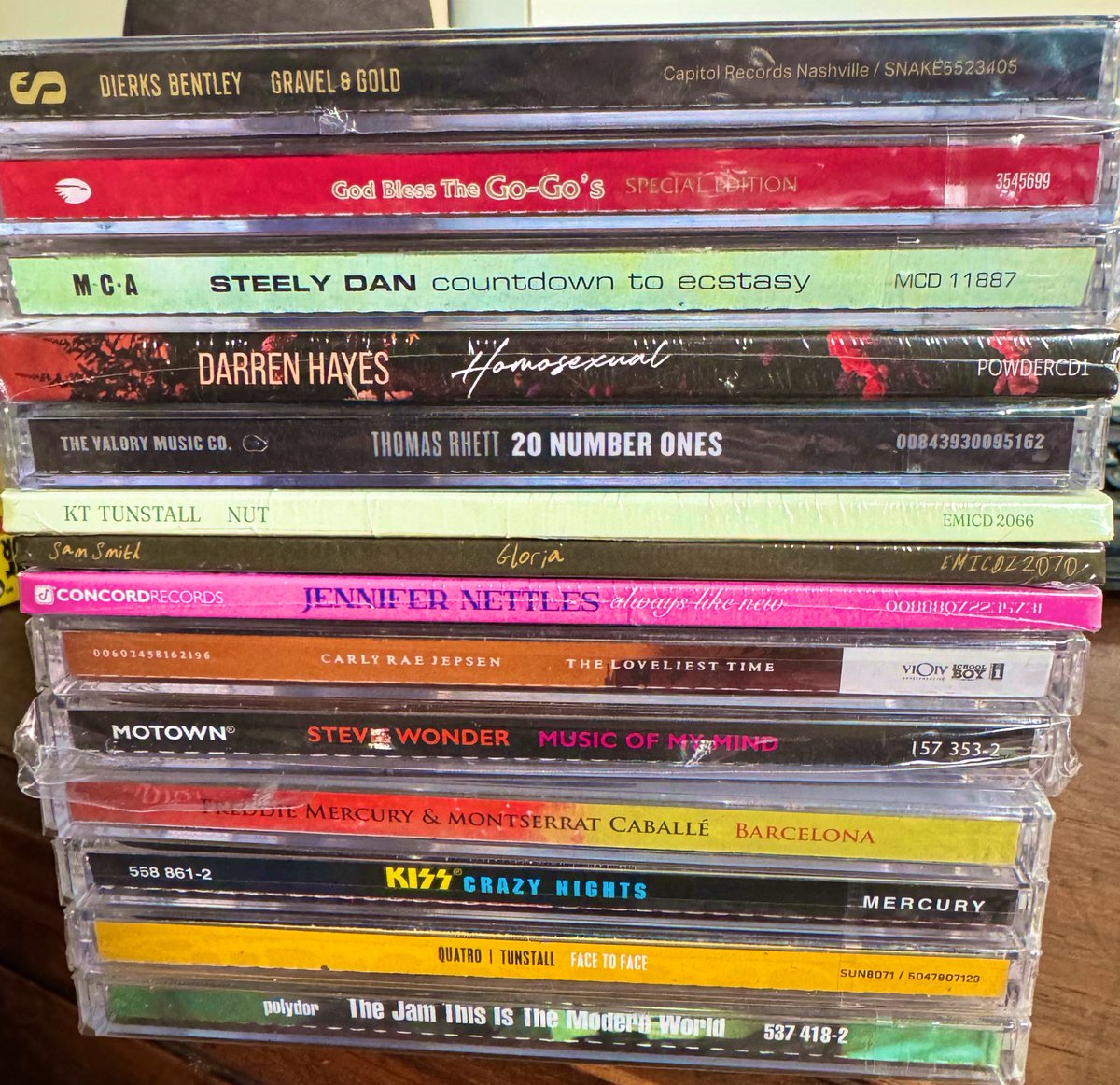 #NewAdditions to the #record collection courtesy of @hmvtweets #Deal50 sale … including albums from
@carlyraejepsen @darrenhayes @DierksBentley @KTTunstall @belindacarlisle and a few more yet to arrive!