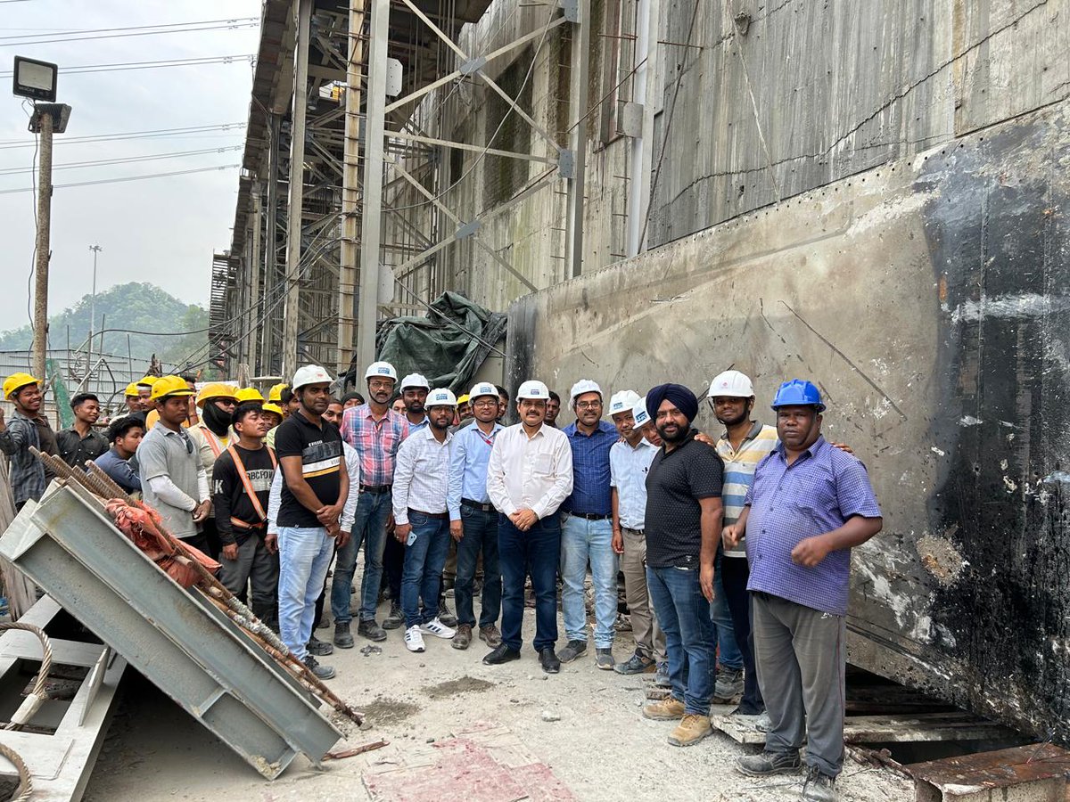 The erection of Draft tube Gates of Unit#5 to 8 have been started with placement of Bottom unit in 1st vent of Unit No. 5 (Gate No. 13) at #NHPC 2000 MW Subansiri Lower HE Project on 27.4.24. Draft Tube Gates of Unit No 1 to 4 have already been completed, dry tested & lowered.