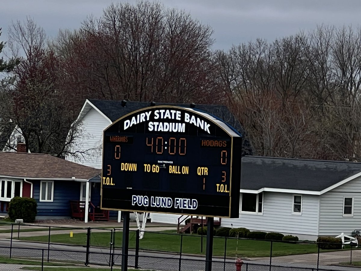 migizi16's tweet photo. At the half in Rice Lake vs RL. ⁦@RiverNewsSports⁩ https://t.co/5ymZx4zrtK