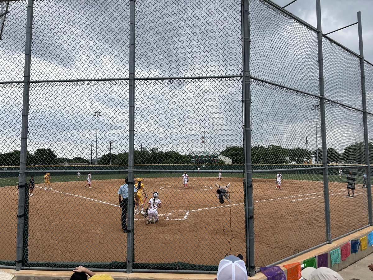 _ECBaseball's tweet photo. "Big day for EC Softball! 🥎⚾️ It's playoff time for EC Softball!
Hornets lead gm 2 7-1 top 2 #ECSoftball #Playoffs #GoHornets" https://t.co/cbL9kh78Qg