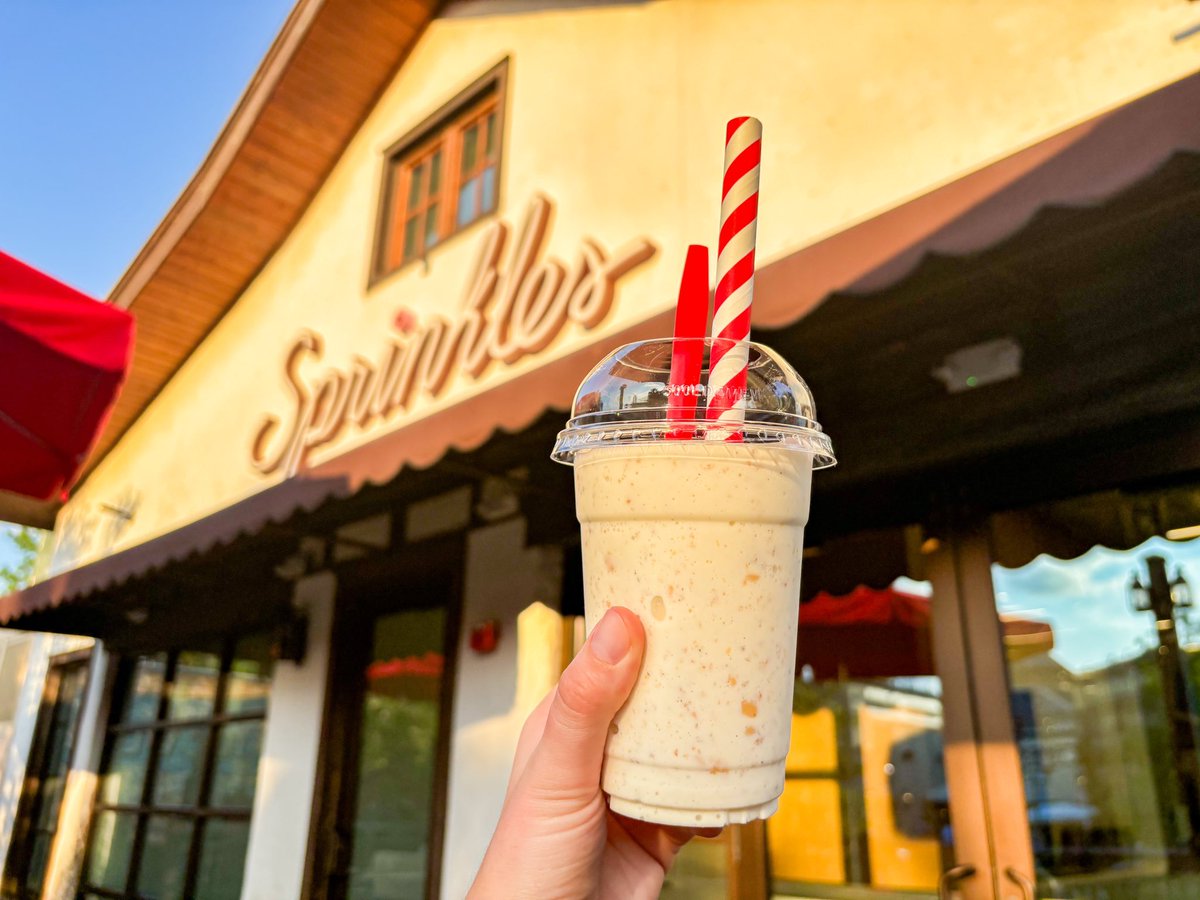 A delightful evening in Disney Springs with food from eet and Sprinkles! We loved the bread service, but Saana is still the bread service winner!

📍Disney Springs
😋 eet Bread Service, DIY Pani Puri, and Sprinkles Shake

#disneysprings #disney #disneyworld #food #disneyfood