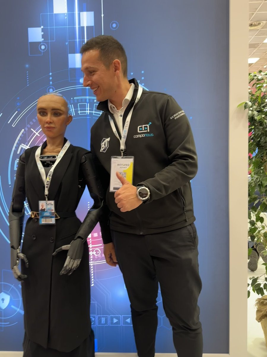 kosmastir's tweet photo. Η @RealSophiaRobot υποσχέθηκε να έρθει στην #componous στη Φλωρινα !! https://t.co/7nUDbWuVIE