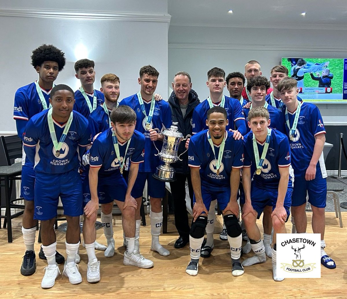 💙🏆🫎 LEAGUE WINNERS 🫎🏆💙 The YDP u23s got their league winning medals today. Nigel Wood from the @MidlandLeague popped in to present them. If you've not been to an u23s match, you should. These lads are just brilliant to be around. Really well deserved, a great team 💙