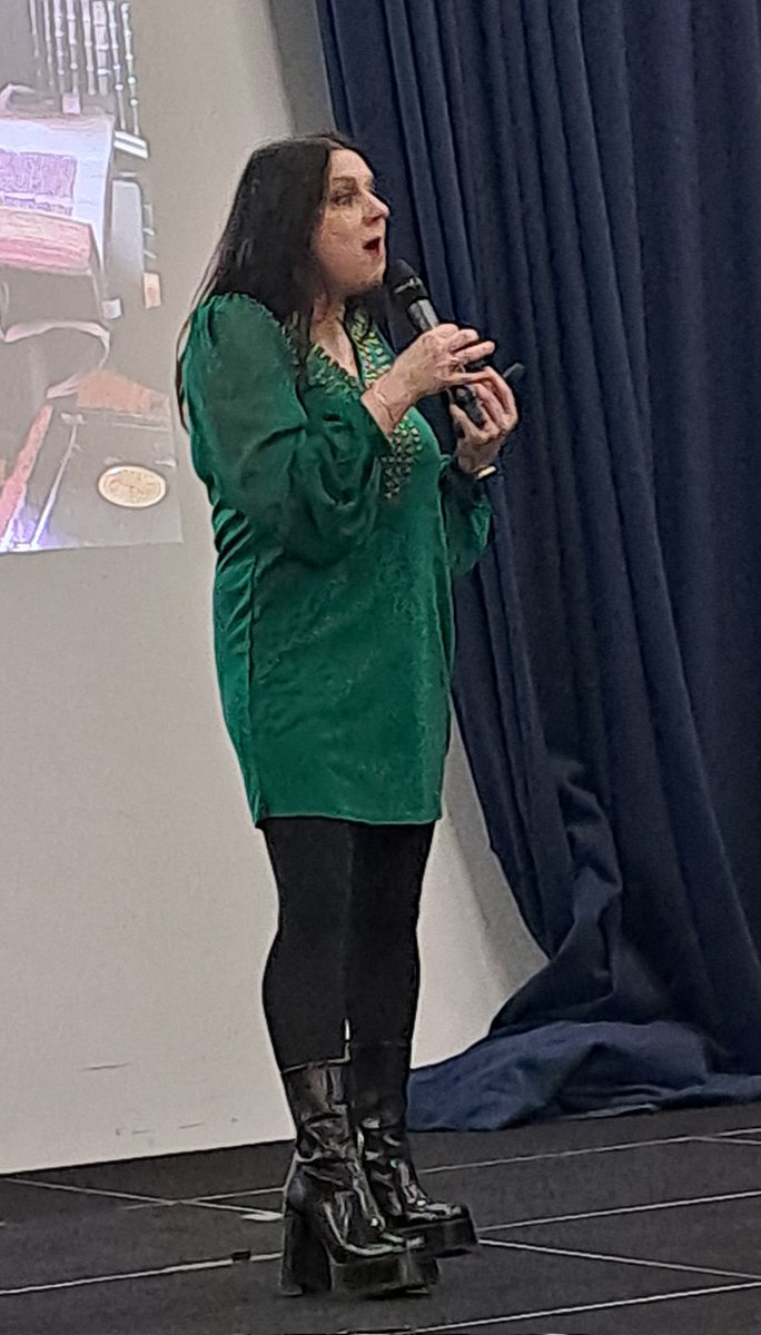 Always entertaining, exuberant and educating...... Prof @DrJaninaRamirez at Canterbury this afternoon. Wearer of the greatest boots as well 😍