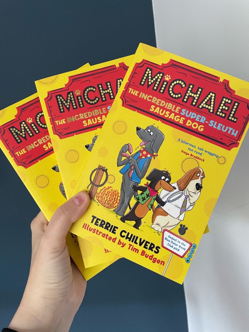 MICHAEL NEEDS YOU! Book 2 launches next week and pre-orders REALLY help to show booksellers that there's interest in the book. So... if you'd like a book about a fabulous mind-reading sausage dog, can I persuade you to pre-pawder this weekend? 😁🐾😁 Links in the next post!