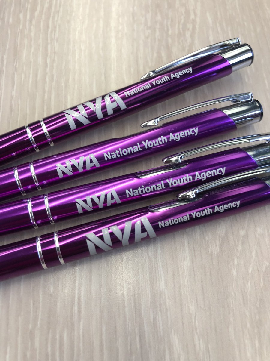 El Warren tweet media