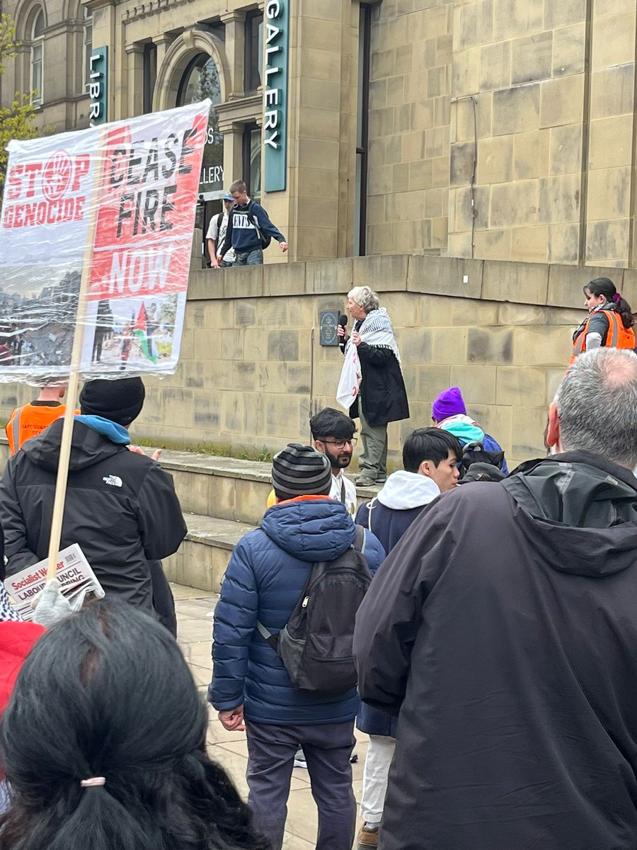 Glad 2 be in a strong trade union bloc at today's @leeds_psc demo 🇵🇸 So important that the labour movement put their money where their mouth is on international #solidarity and fully embrace the struggle to end 1 of the worst human rights atrocities of our era #Palestine #Gaza