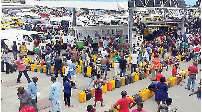 Fuel Scarcity Bites Hard Across Northern States As Petrol Vendors Sell N2000 Per Litre | Sahara Reporters bit.ly/4bdRvcJ