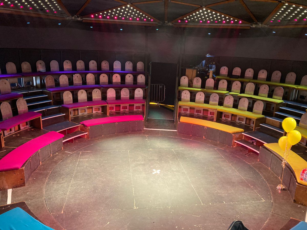 Brilliant visit to the @OldhamColiseum at the Roundabout today and incredible pop up theatre space for this spring in Oldham! Very excited for what’s to come at this beautiful venue! #PopUpTheatre #oldham #Theatre 💜