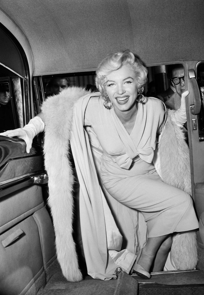 Marilyn leaving Idlewild, 1954 💋
#MarilynMonroe