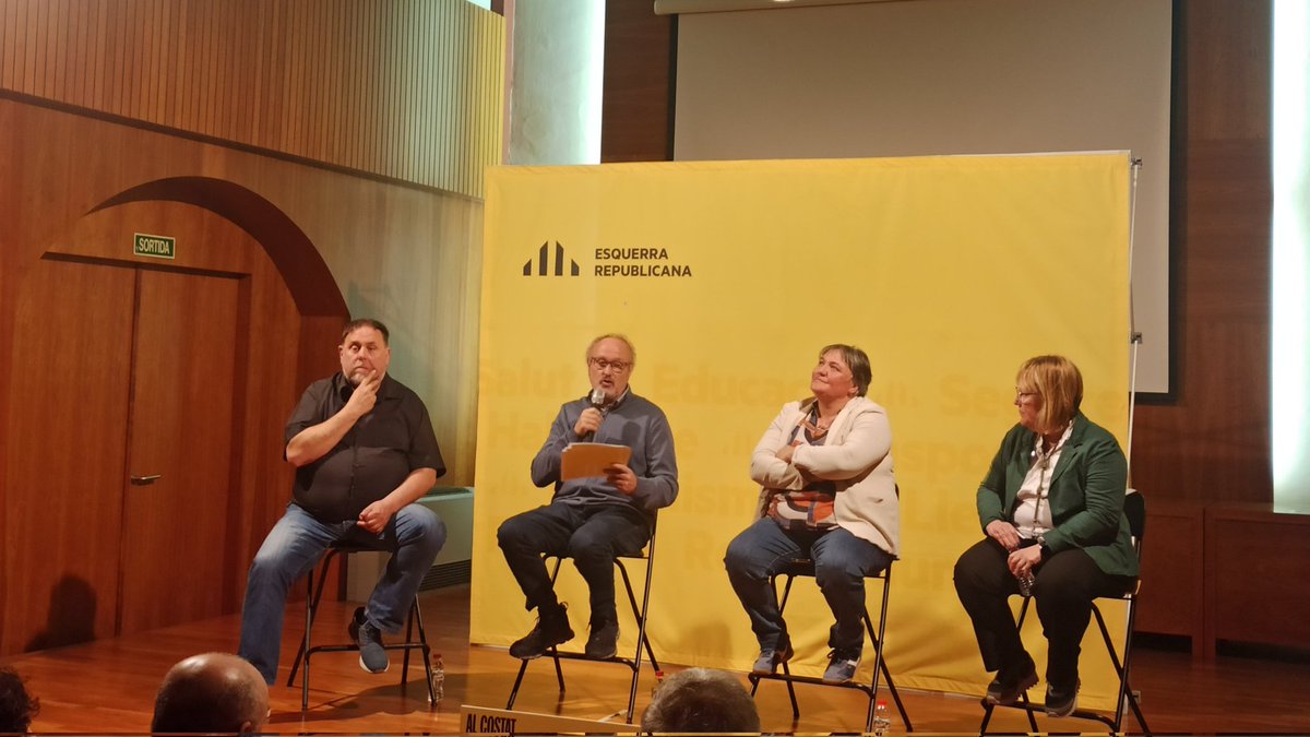 ERCPirineu's tweet photo. 🗞 @BringueJosep 🗣️"seguirem lluitant per una política agrària, adaptada a la muntanya🏔️que defensi l’explotació agrícola familiar”

📢Els candidats pirinencs han participat avui en un acte de campanya a #LaSeuUrgell amb l'Oriol @junqueras  

➕INFO: https://t.co/paJSWqjNjH https://t.co/BTDK5G3177