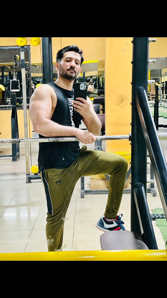 AtharByg's tweet photo. Biggest Flex = Being fit in Practical Life
#gymmersfitness #looseweight #wheyportein   #askgymmersfitness #trainer #dietplan #multan #fatloss #atharbaig #instashorts #reels #fitness #shorts #clips https://t.co/EeItQNb3HP