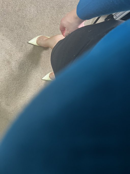 Hang on little one! #giantess #sizetwitter https://t.co/zTVxDcDnMZ<a href="/tag/giantess"class="tags">#giantess</a><a href="/tag/sizetwitter"class="tags">#sizetwitter</a>