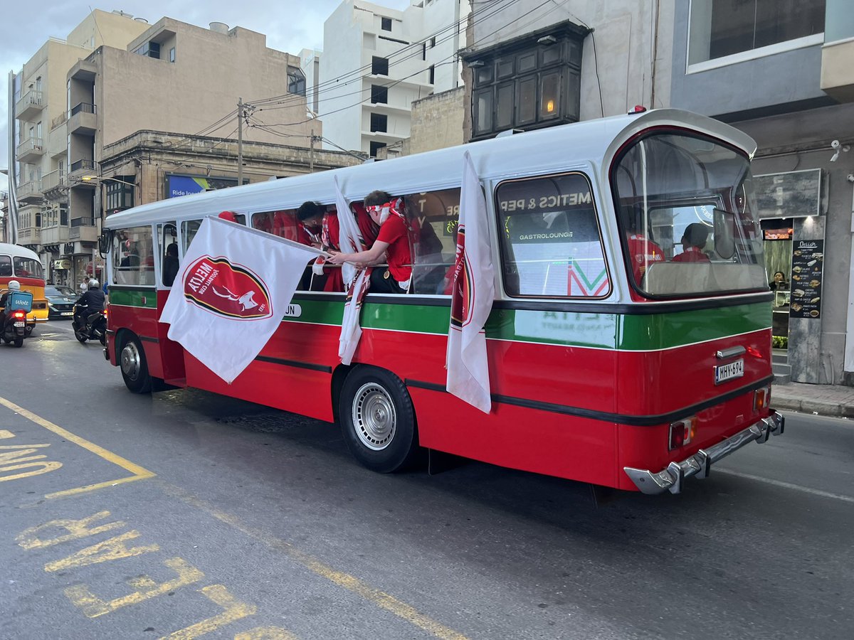 🇲🇹 Maltese second-tier champions Melita, based in the eastern town of St. Julians, are on a parade to celebrate their promotion to the Premier League. We thought top-tier champs Ħamrun Spartans were the ones parading, only to chase after the bus & find out it was Melita instead!