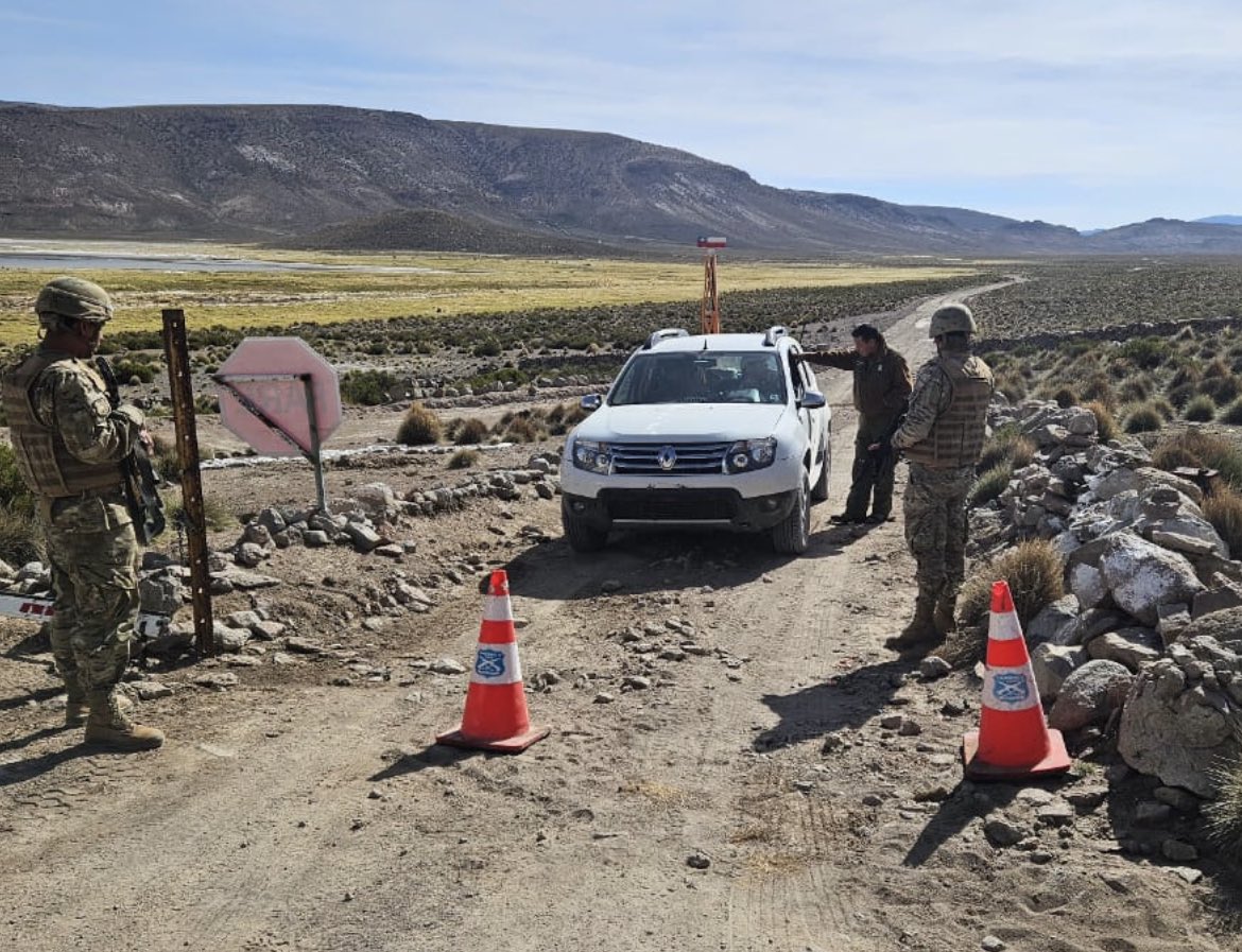 La Jefatura de Área Fronteriza, se adhiere al profundo dolor por la trágica muerte de 03 camaradas de Carabineros de Chile, caídos en cumplimiento del deber. Nuestros respetos a la Institución y a sus familiares de parte de todos quienes conforman esta jefatura conjunta.