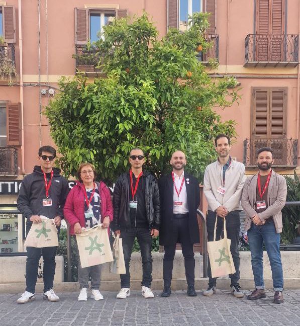 ⬛️⬜️ La Secretària Nacional @bosch_conxita és a Sardenya, amb motiu de les celebracions de #SaDieDeSaSardigna, organitzats per l’@assembleasarda. 🗣 Participarà en una conferència amb representants d’altres nacions sense estat, en representació de l’@assemblea.