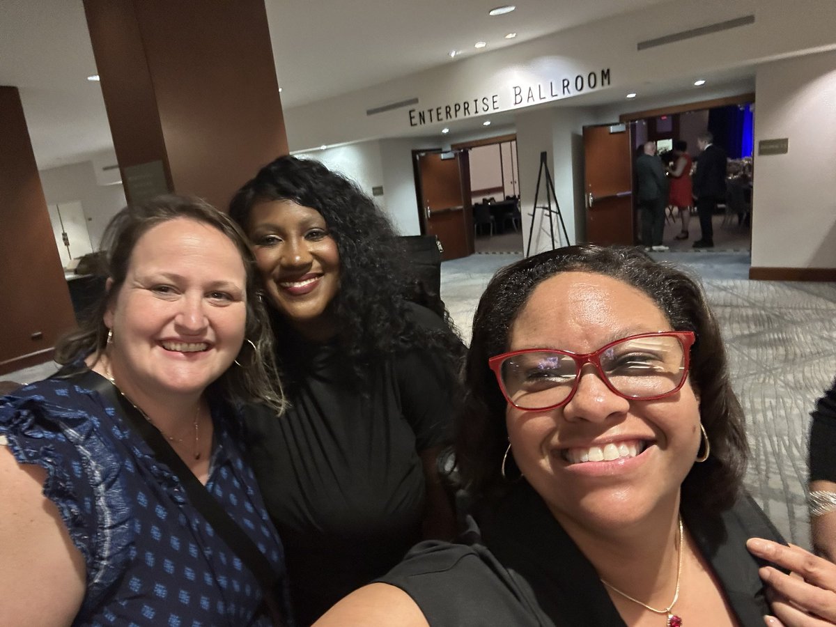 sher_miles's tweet photo. Another amazing night at the #LISDAwards! So proud of @MemorialSTEM for having 4 District finalists!! https://t.co/EETYog9wyq