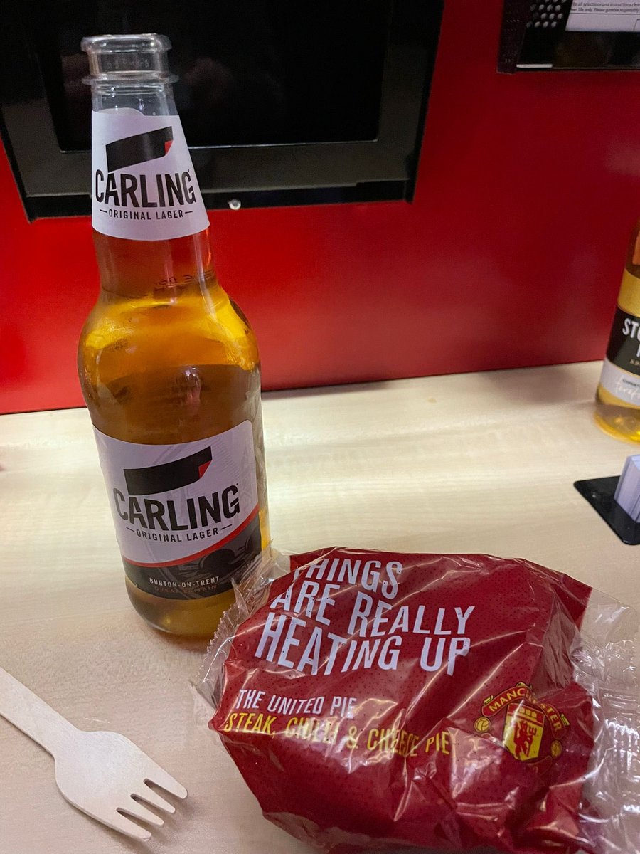 Piirakka ja 0,5l olut Manchester Unitedin matsissa (<a href="/ManUtd/">Manchester United</a>, Valioliiga)

💶: £7,90 (9,30 €)