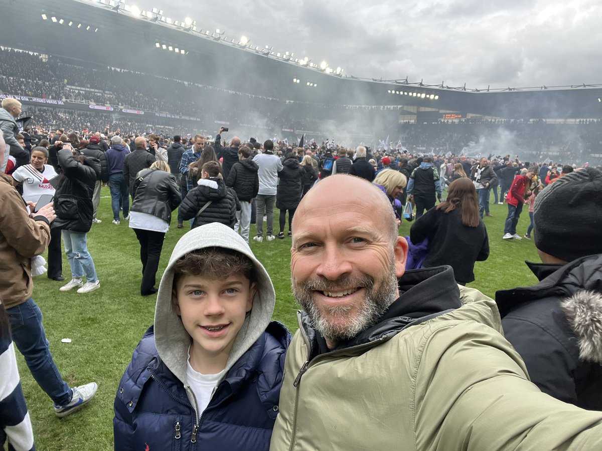 Crazy scenes at full time! Electric atmosphere for the promotion party!