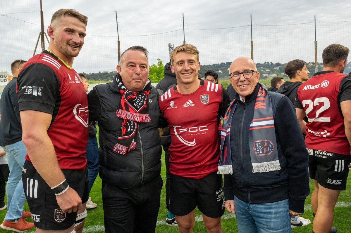 Avec le Colonel Olivier Riquier pour féliciter notre @pompier_nice Andrzej Charlat qui a porté avec talent le maillot numéro 11 du @stadenicois en marquant 3 essais. En gagnant ce match 🏈 contre Albi, Il fait honneur à la Compagnie de #Nice06.