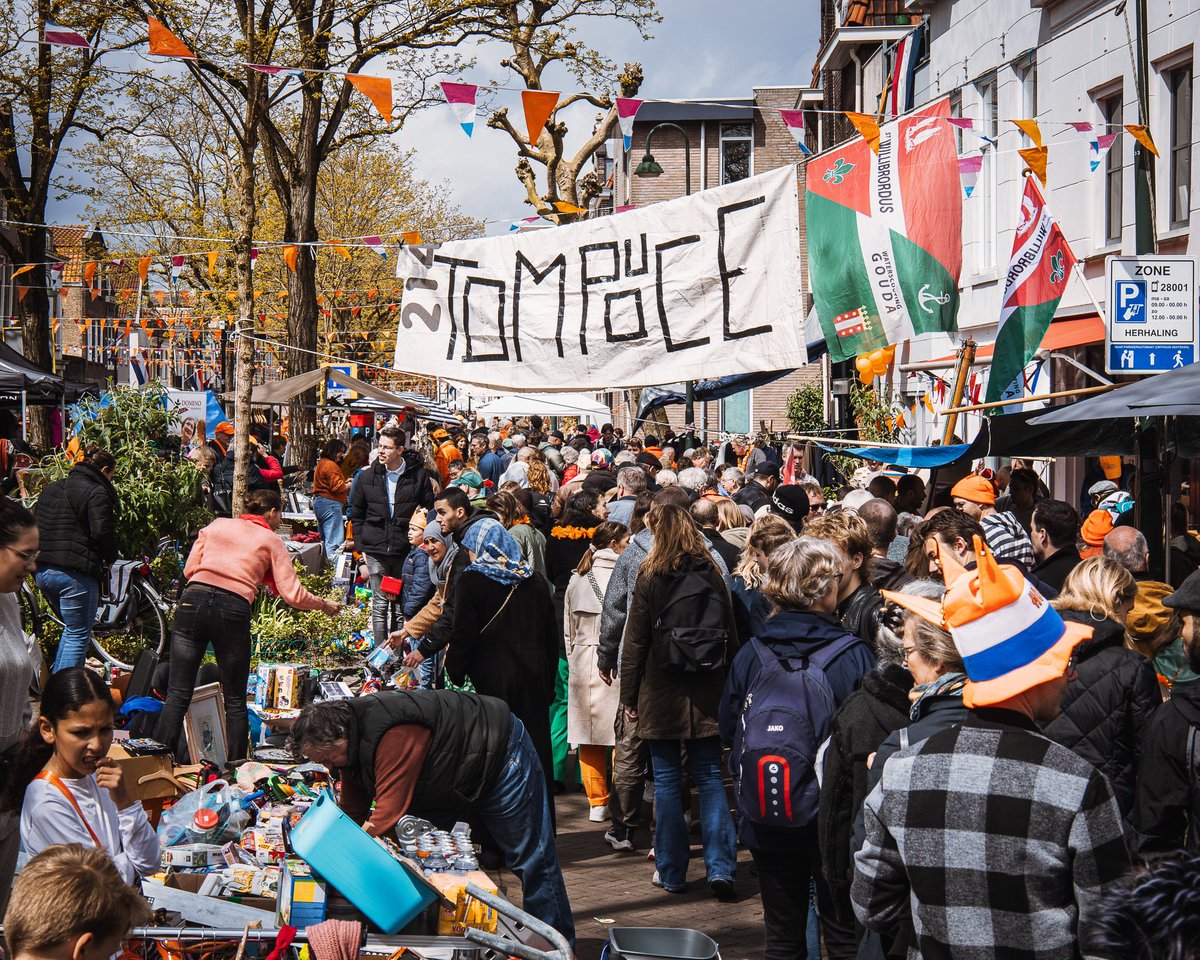 RadixRob's tweet photo. Koningsdag in #Gouda https://t.co/MQfyo3qUjy