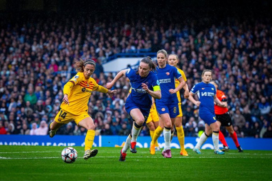 🚨Hoy en Stamford Bridge más de 39.000 aficionados y aficionadas. Récord de asistencia en un partido de fútbol femenino en el estadio. 🏟️Recordemos que tiene una capacidad de 42.055 aficionados.
