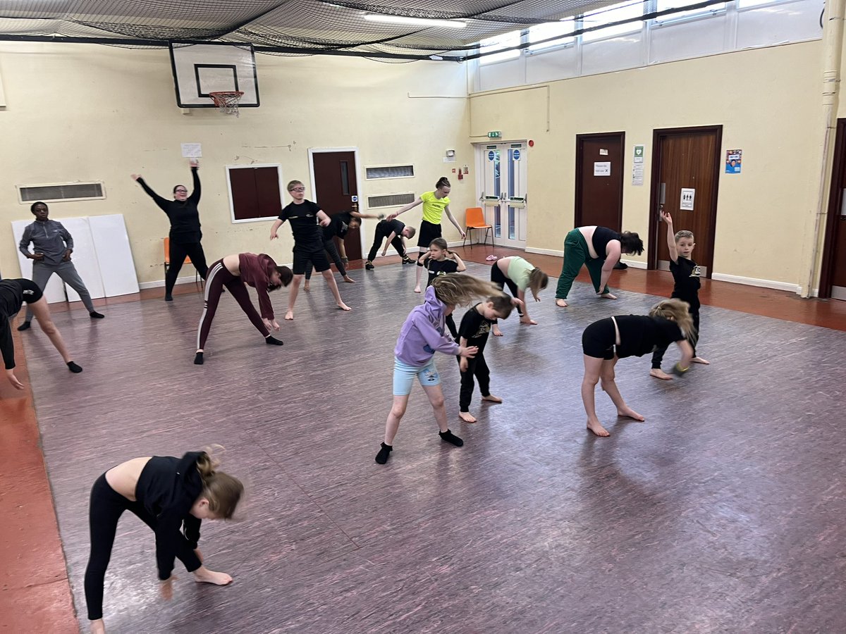 Packed morning of dancing at #Tingley Youth Centre. We have a full programme, why not join us? @_YourCommunity #OuterSouthYAF @Child_Leeds @LeedsArts Community@dazl.org.uk 07519018675 dazl.org.uk