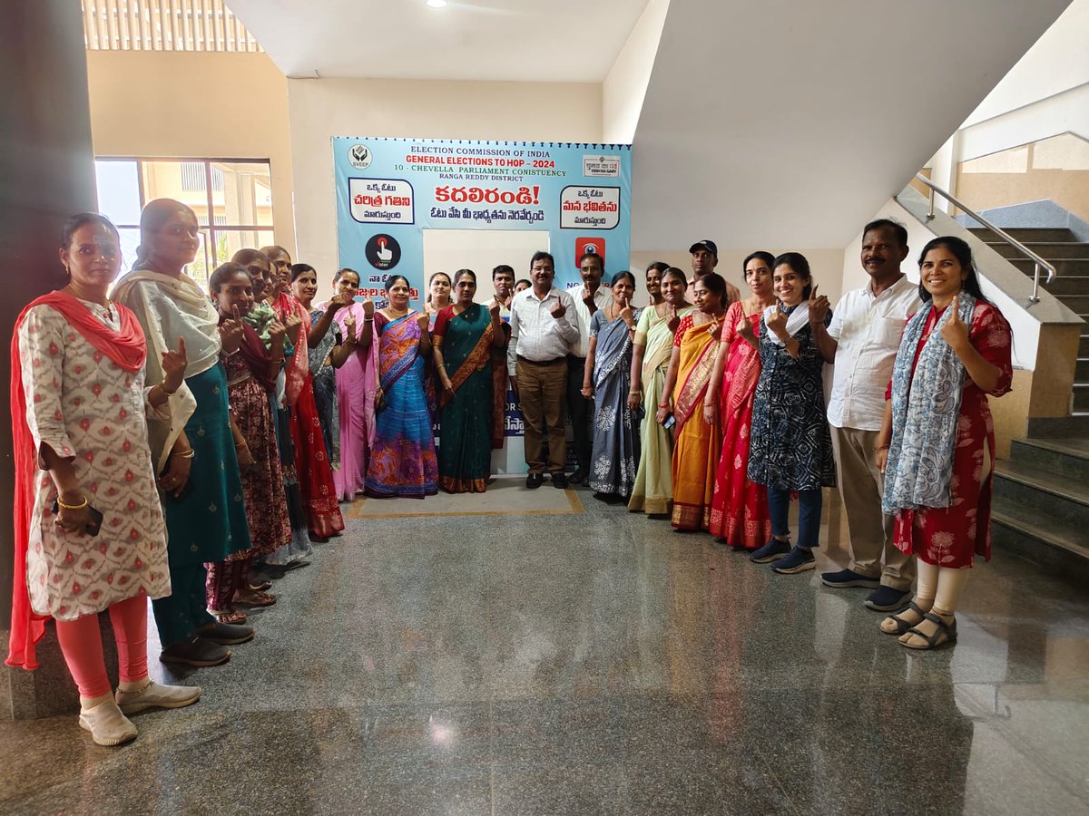 SVEEP SELFIE mela held at Collectorate,Rangaddy participated by District SVEEP Nodal Officer and employees of IDOC Kongarakalan Rangareddy District. @ECISVEEP #CEOtelangana #ecispokesperson #Election2024 #ECI #DeshKaGarv #LokSabhaElections2024