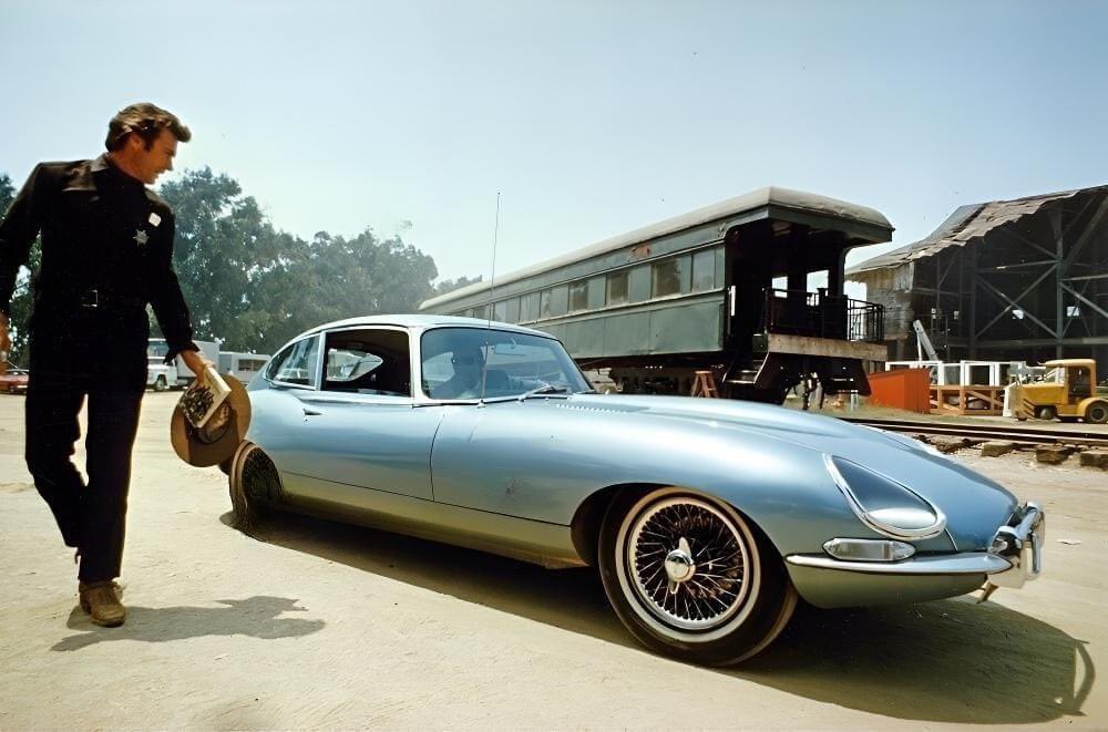 Clint Eastwood e la 1966 Jaguar E Type Series 1 1/2 2+2.