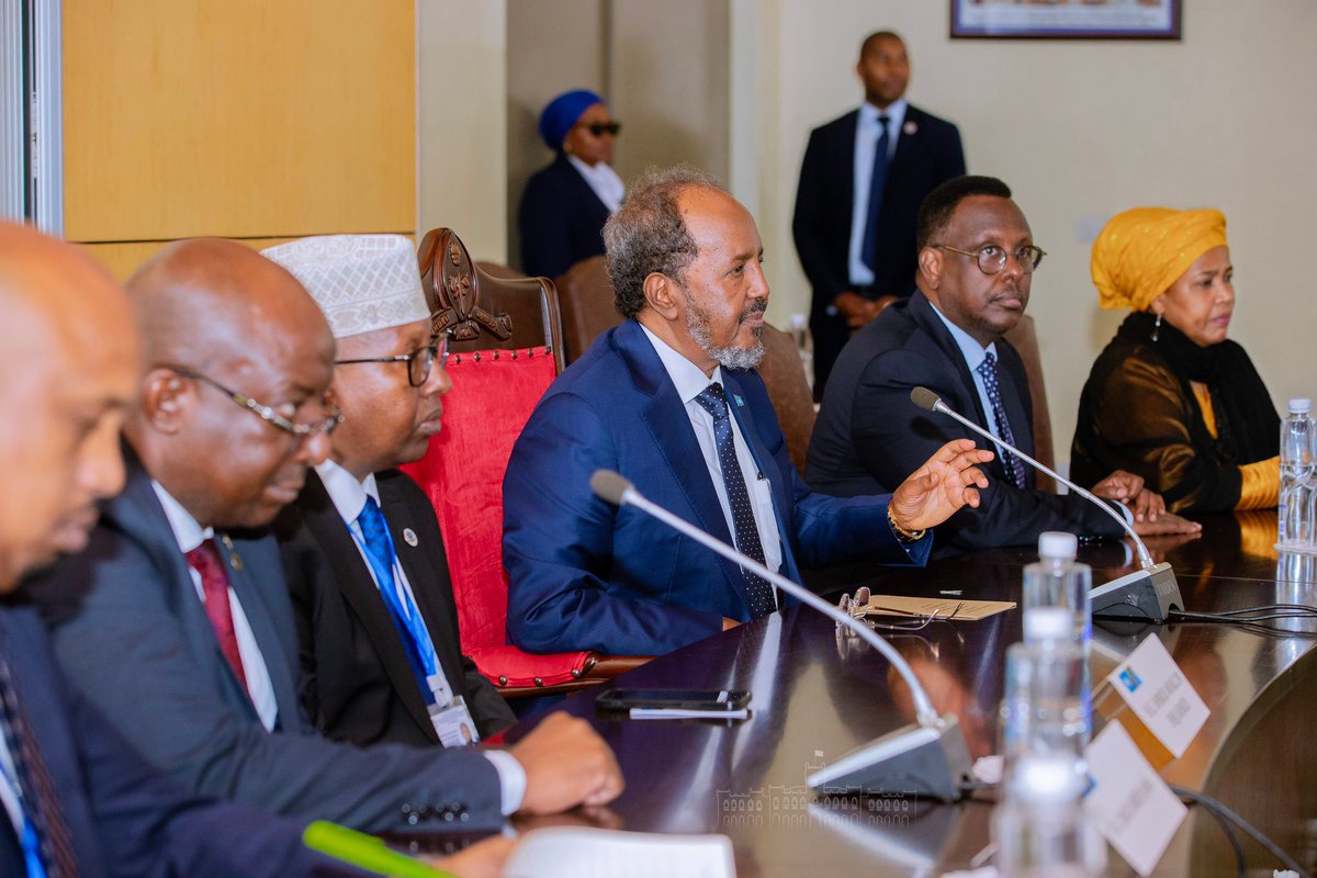 President @HassanSMohamud was warmly welcomed at Ikulu State House in Dar es Salaam to commence his state visit to the United Republic of Tanzania. Upon arrival, the President was accorded a warm ceremonial reception by his counterpart, President @SuluhuSamia, where he also…