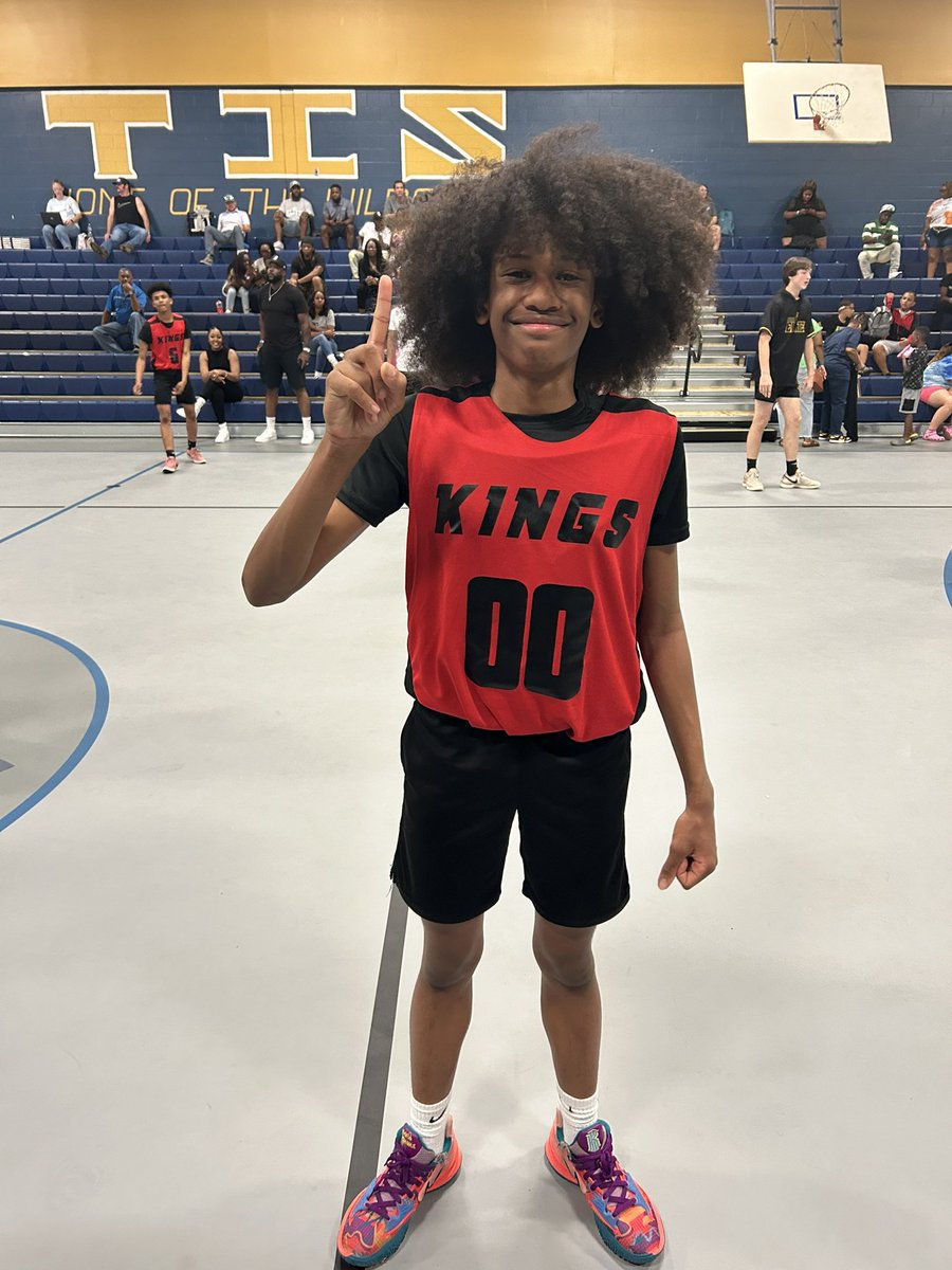 OTR Proven Grounds 14U Crimson Kings PG Kenneth Coats is a dynamic lead guard with a ton of wiggle to his game. Got into the paint at will. @crimson_kings1 @Kenn0fficial