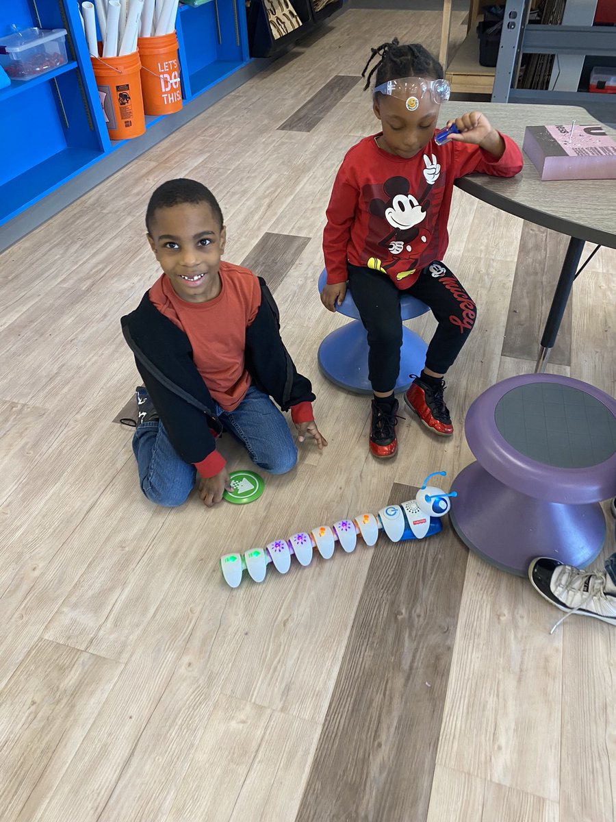 MrsReiber's tweet photo. Kindergarten centers in Technology encore! Post 2 https://t.co/tqM8sDEong