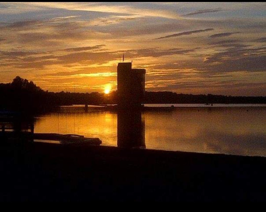 Show me a photo showcasing nature's Beauty.........

Sunset over Strathclyde Park taken a good few years ago but still one of my favourite ever pics I've taken