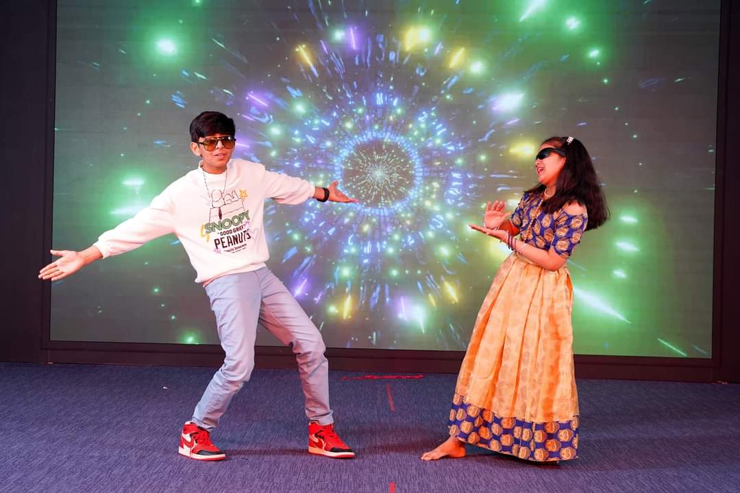 NandiniQatar's tweet photo. On 24th April 2024, Indian Cultural Centre, under the aegis of the Embassy of India, conducted ‘ICC Wednesday Fiesta’, in association with 4 associated organizations of the Telugu Community. Shreyas Patkar, enthralled the audience with his live musical performance. https://t.co/U1UTbXccfI