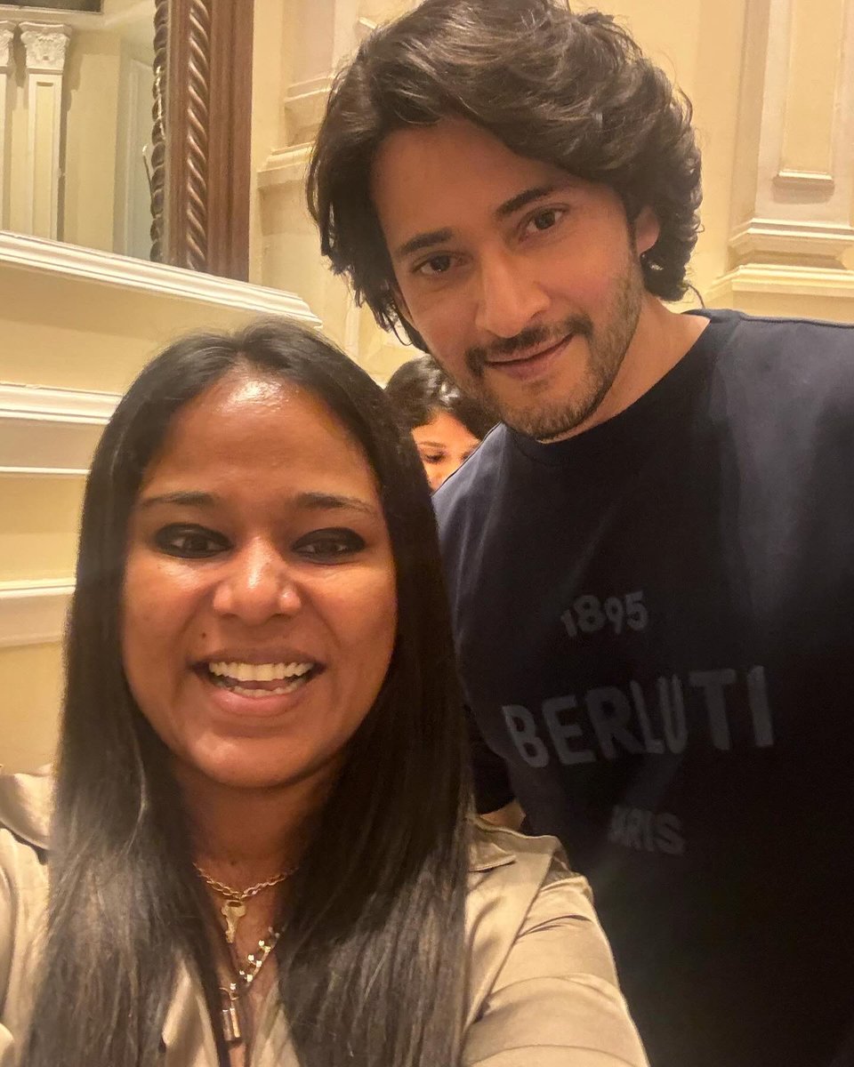 Finally meeting the Man… @urstrulyMahesh Sir ✨✨✨ It’s an honour to be associated with you and work with your team Sir. #maheshbabu #gratitude #WorkDays #hyderabad #signature24productions