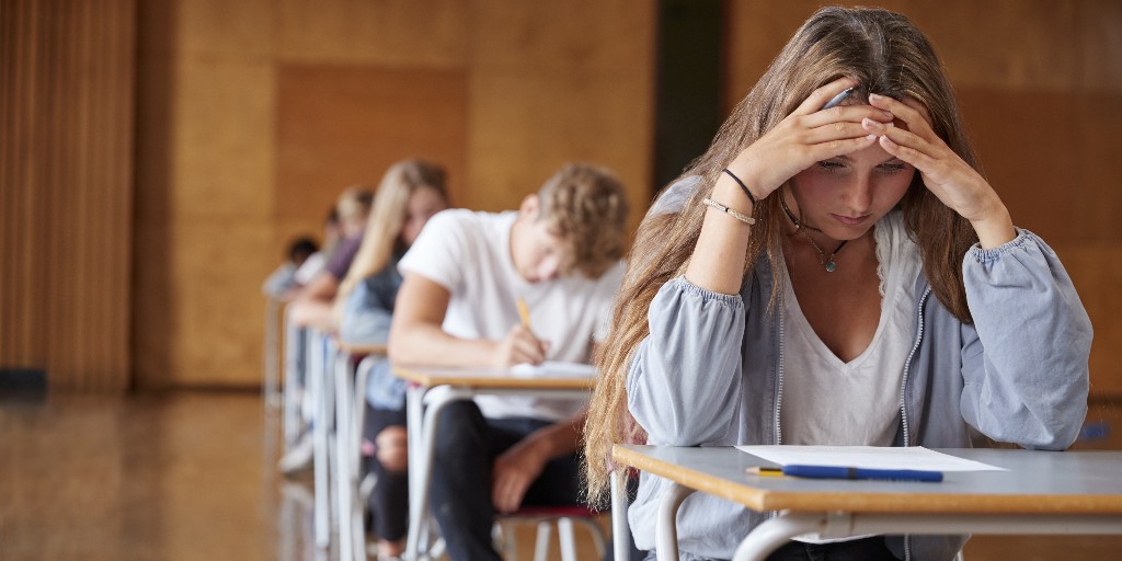 Exam time is stressful for everyone and it can be particularly difficult if you are also coping with grief. Visit our website for advice from other young people on ways to help you manage: childbereavementuk.org/tips-from-youn…