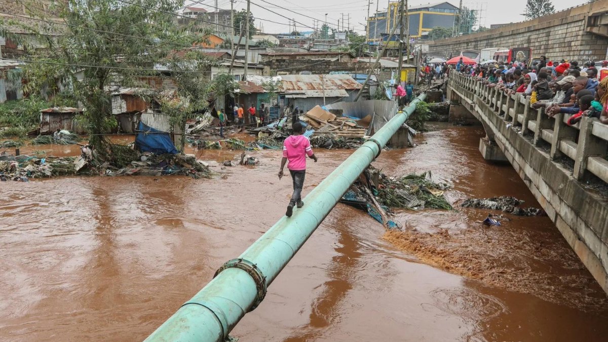 Time is running out for stranded animal flood victims in #Kenya! Please help us rush desperately needed funds for ongoing rescue missions & crucial supplies by donating generously today: bit.ly/NFA_EMKE04L. #NFAEmergency #KenyaFloods #KSPCA #KYCS