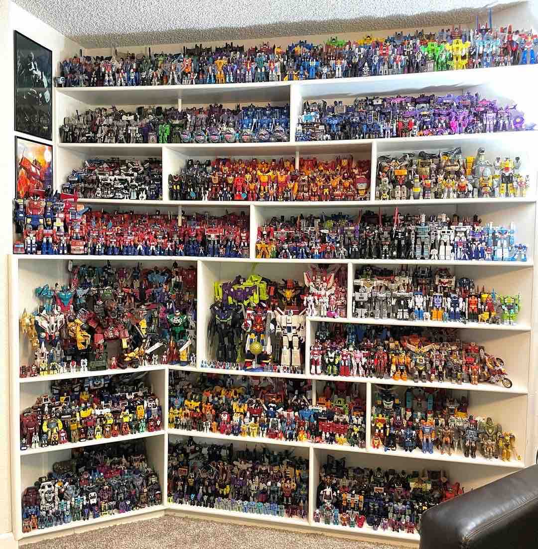 Just going to sit this right here while we admire @tfjoebot’s Shelfie #transformer #transformers #transformersfan #transformersfans #transformerscollection #transformerscollector #impressive #Tfsource