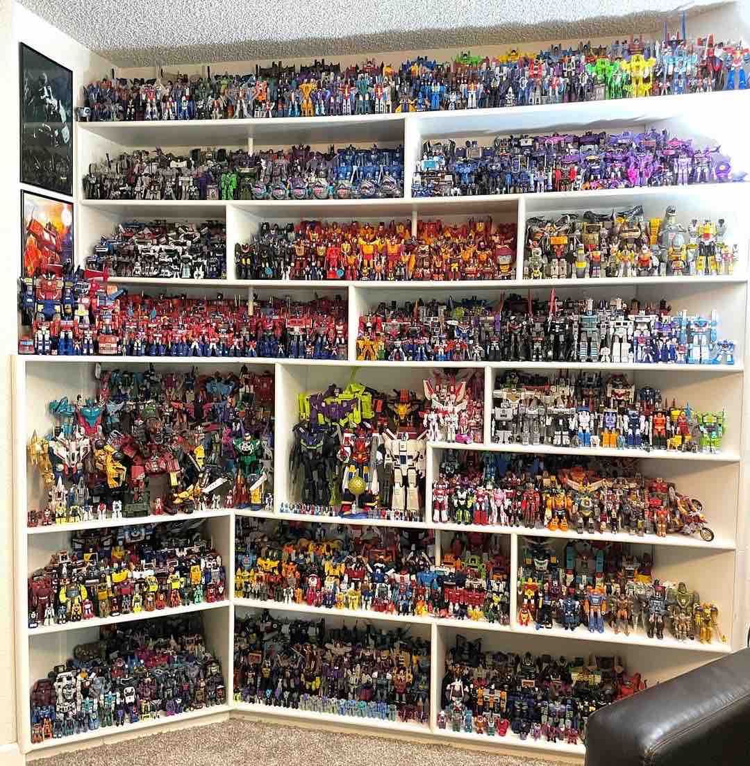TFsource's tweet image. Just going to sit this right here while we admire @tfjoebot’s Shelfie 

#transformer #transformers #transformersfan 
#transformersfans #transformerscollection 
#transformerscollector #impressive #Tfsource