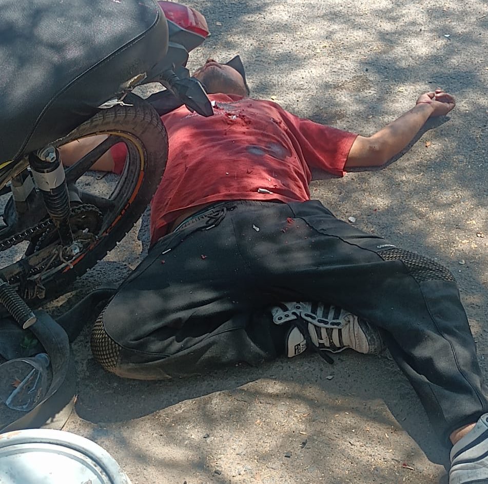 BjxNoticias's tweet photo. #Guanajuato | Una persona sin vida y una más herida tras un ataque armado en la colonia Los Mezquites en la ciudad de Celaya:
En momentos más información https://t.co/acKow73DpE
