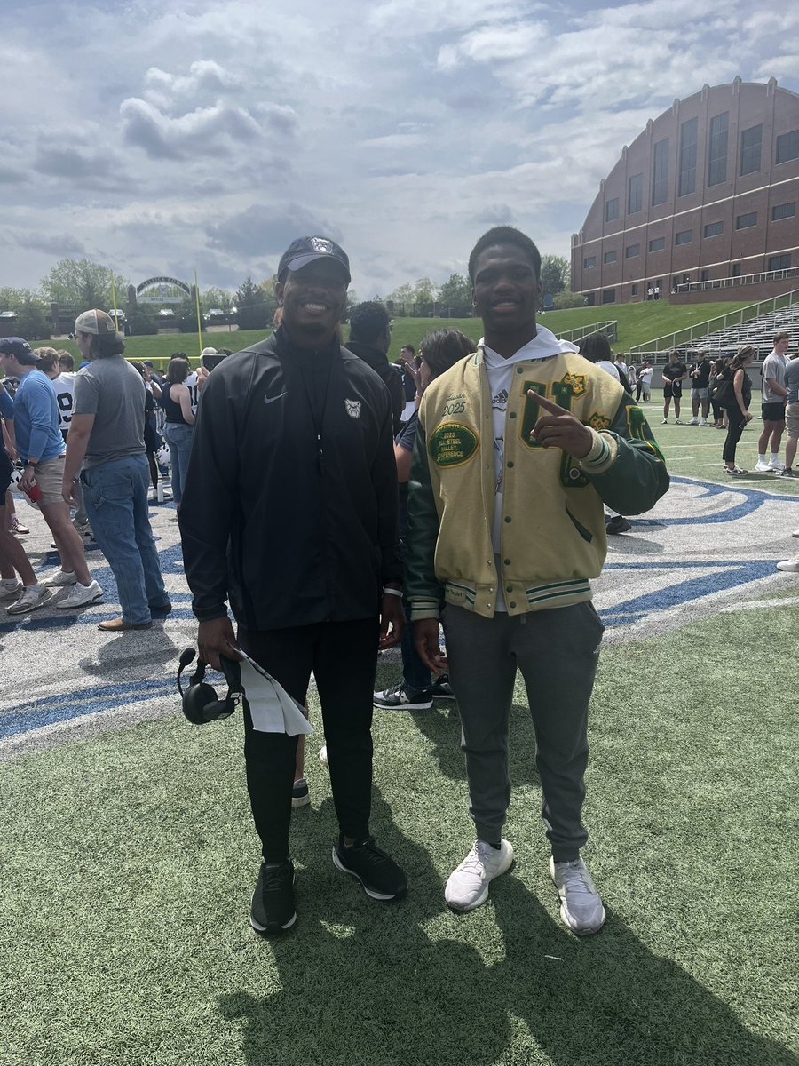 JyquiseL's tweet photo. #AGTG After a great conversation with @jalenmoss5 I”m honored to receive a d1 offer from the university of Butler #GoBullDogs @CoachRayHolmes @Dessauer71 @UrsulineIrishFB @AllenTrieu @247Sports @mickdwalker @Rivals @RivalsFriedman @coachreards https://t.co/Q90BwtRVtP