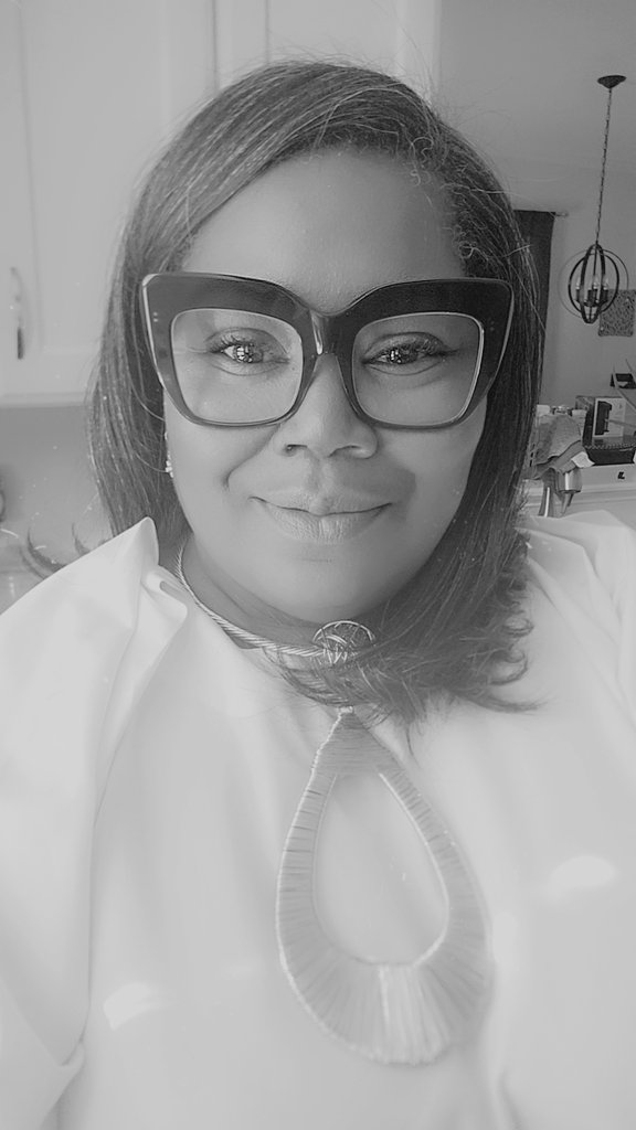 IAMMEKJB's tweet photo. Post a selfie from your gallery but turn it 🖤&amp;🤍 https://t.co/ymQbUDzYPT