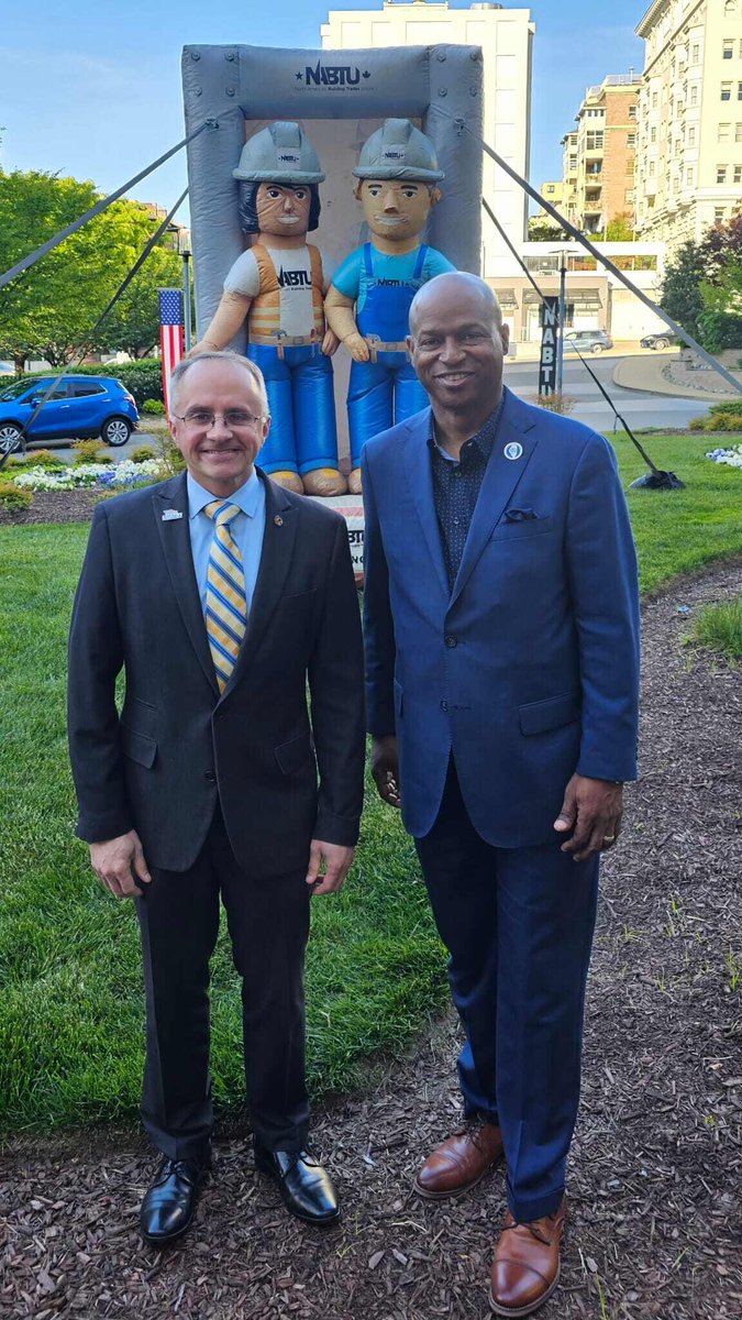 Illinois House Dems hit DC! 💫 This week, Leader Marcus Evans, Leader Kam Buckner, @bentonforrep, @hanson4illinois, and Rep. Mike Kelly joined our ironworker friends for a special reception honoring House Speaker @chriswelch_jd. #gotv #demsgetitdone