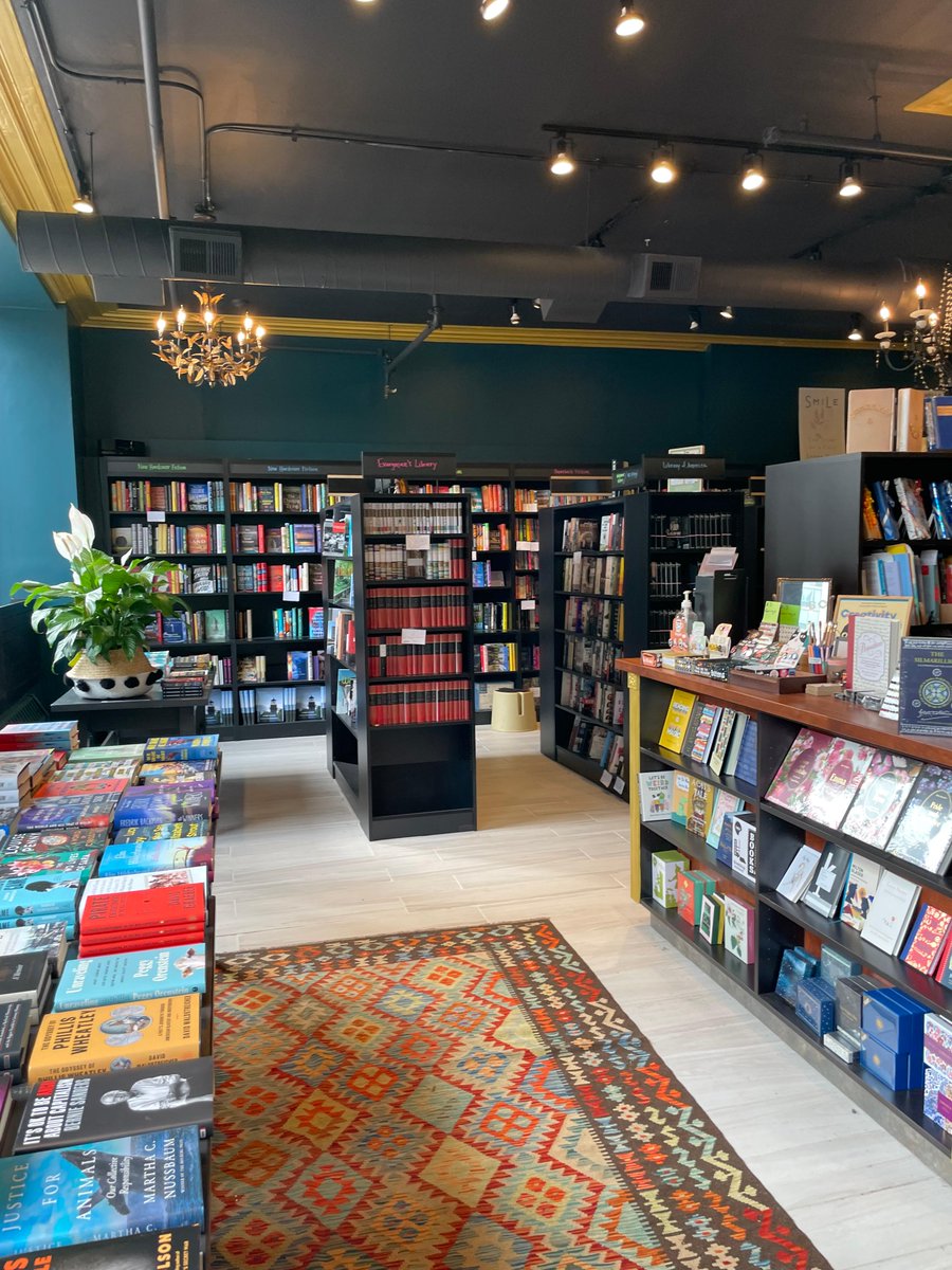 Bookstore joy on #IndieBookstoreDay!  🎉 Find a map of participating stores & don't miss the chance to browse some shelves today:
hubs.ly/Q02vc_KK0 #IndependentBookstores #ReadUP