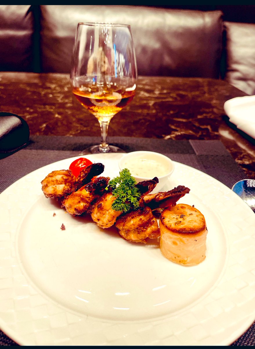 Make sure to try the grilled spicy prawns at  @qatarairways Al Mourjan Business Lounge in Doha, whenever you fly them. 

Thank me later.

#foodie #foodtiktok #food #Travel #travelblogger #TravelTheWorld #travelgoals