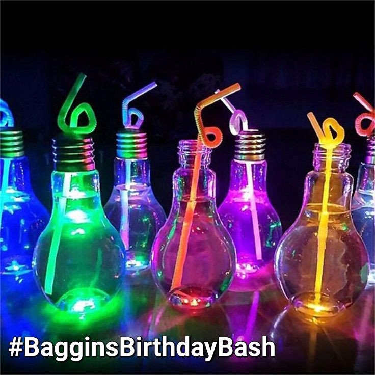 Anyone for cakes or drinks? #BagginsBirthdayBash