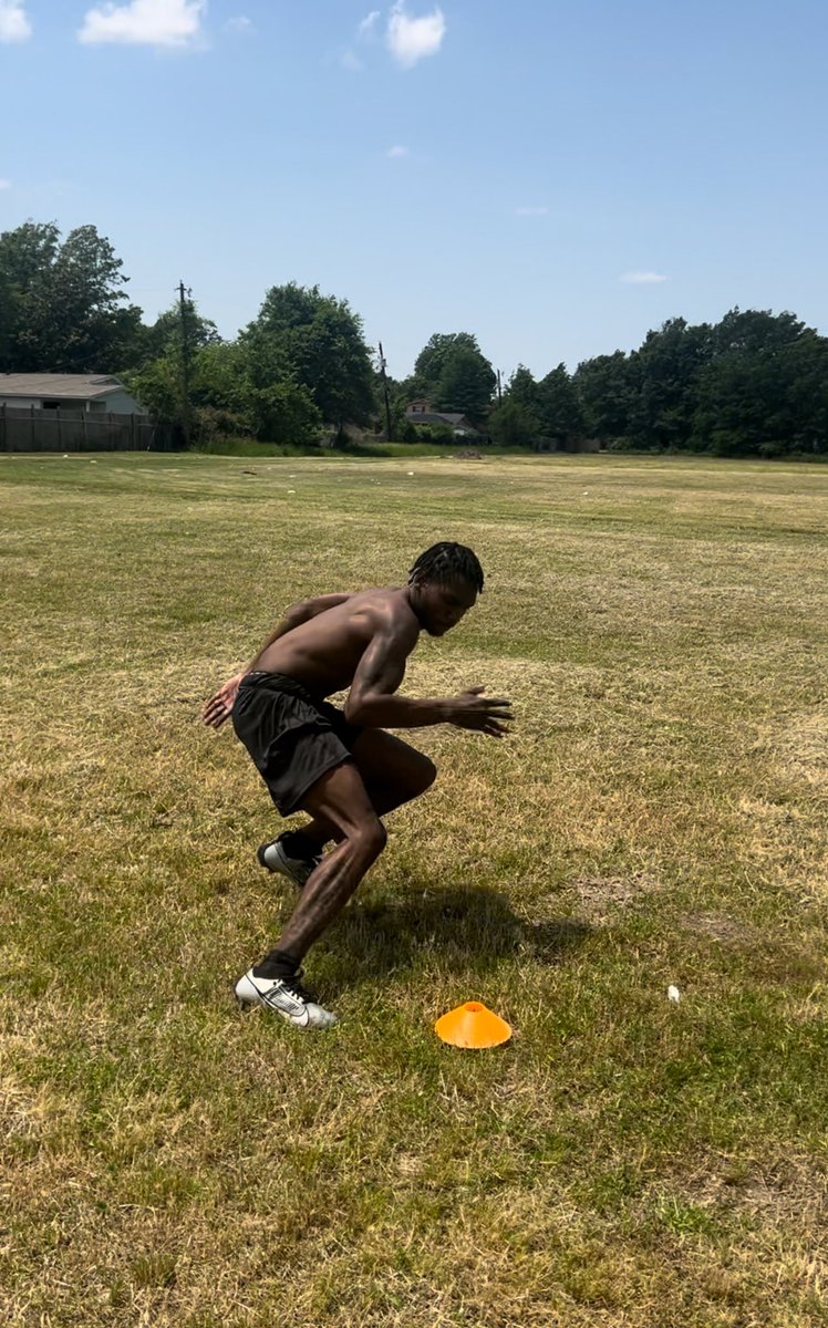 _Tjackson2's tweet image. I’m a hungry wolf ready to eat 🐺‼️
@CoLinFootball 
#EatOrGetAte☠️✊🏾