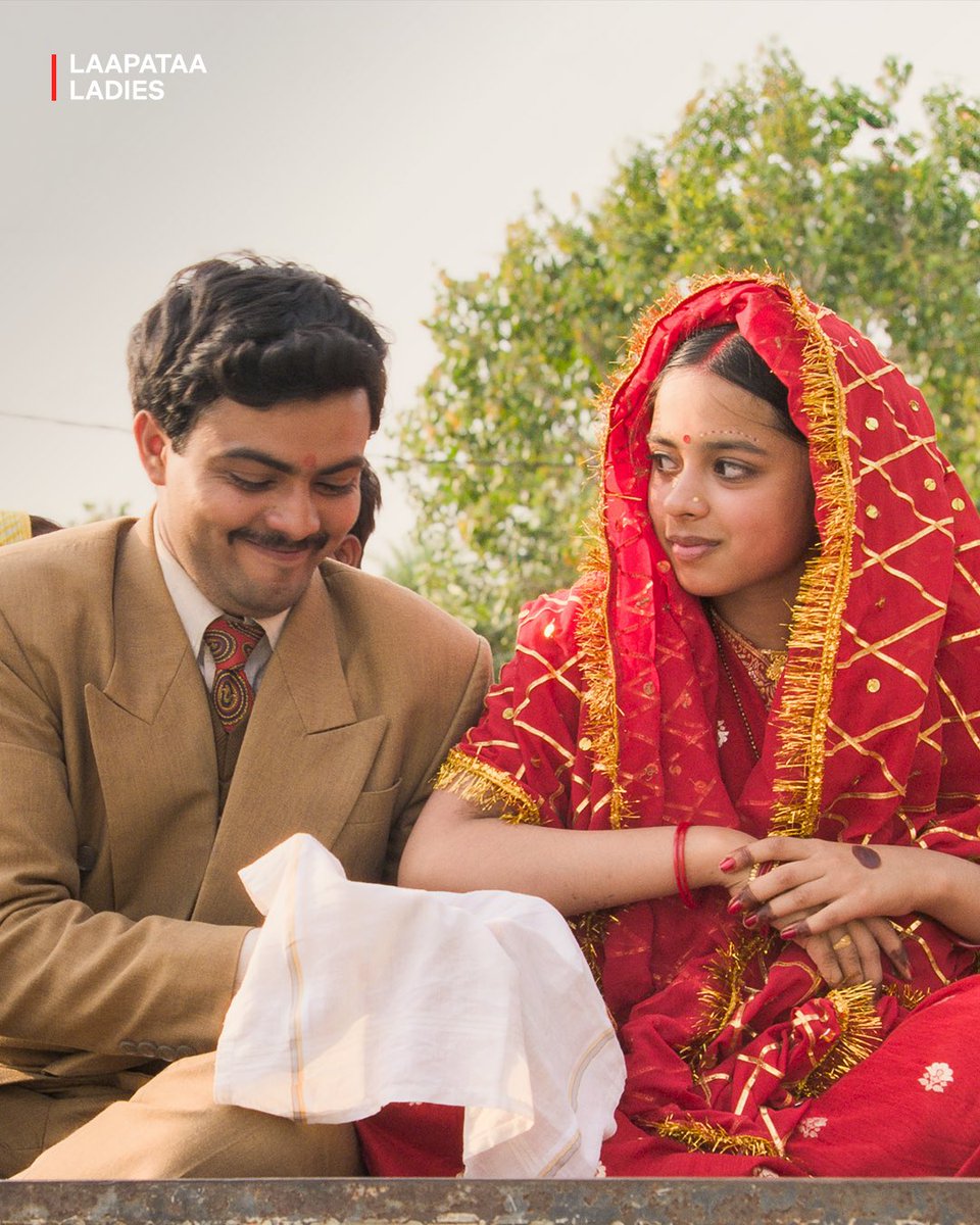 NetflixIndia's tweet photo. Phool with her fool in love 🌸❤️

#LaapataaLadies now streaming, on Netflix! 

#LaapataaLadiesOnNetflix https://t.co/zHf1IAOf7Q