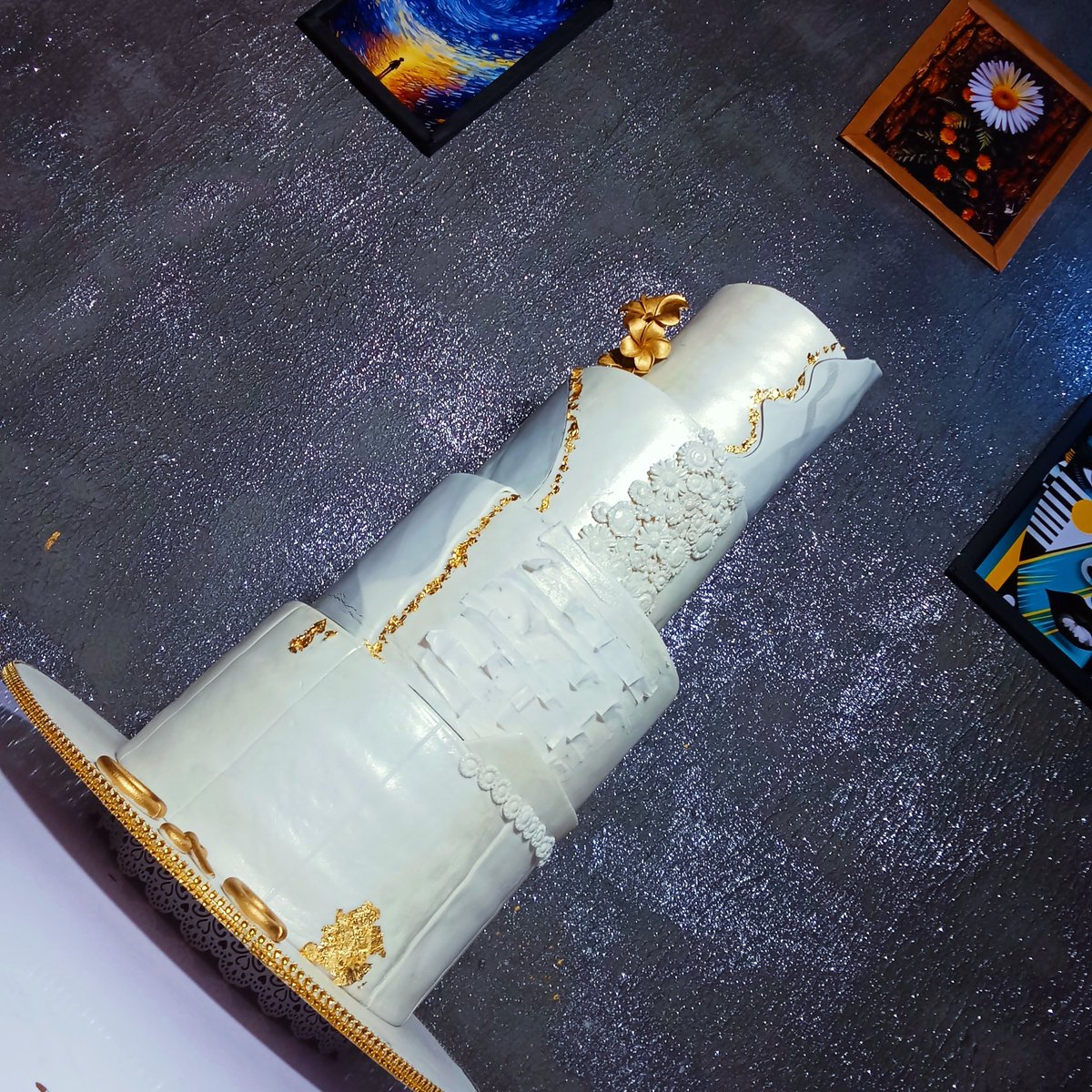NBennymart's tweet photo. Beautifully crafted for a sweet couple as they tie the knot 💒👰.
Pwan couple💵...
See we craft memories,your event is safe with me..
Location: Asaba Delta State.
Please refere me by your retweet 🙏..
#cakesinasaba #asababaker #pearldott https://t.co/NJtnQ89TYr